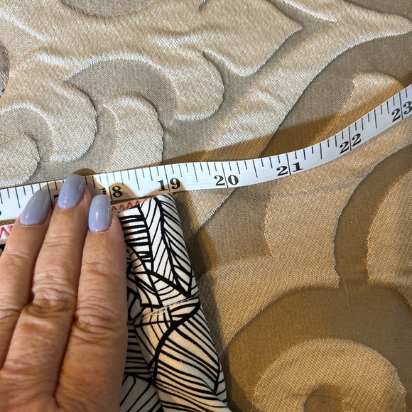 St.Tropez West Black and White Leaf Patterned Capri Pants - Picture 7 of 9